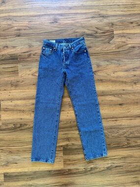 Medium Wash Levi’s 501 90s 24x30